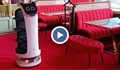 Робот приема и носи поръчки в столично заведение