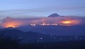 Стотици пожарникари се борят с огнена стихия на връх Килиманджаро