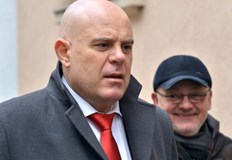 Те не могат да бъдат освободени защото не може да