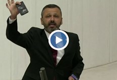 Емоции в парламента в ТурцияДепутатите одобриха закон който затяга цензурата