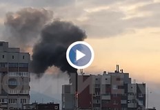Пред същия блок горяха два автомобилаСпасиха мъж от горящ апартамент