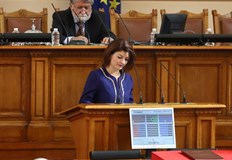 Предложението е на Десислава АтанасоваДепутатите разделиха Комисията по конституционни и правни