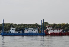 Причините са това са ниското ниво на реката и войната