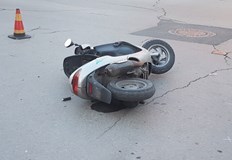 Мотопедистът е настанен в болницата без опасност за животаСлужители на сектор Пътна