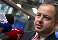 Шимански каза че напускането му е съгласувано с премиераПолският министър