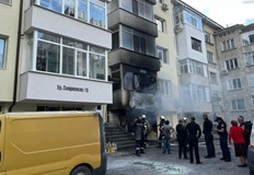 Огънят е засегнал още два апартаментаГолям пожар избухна преди час