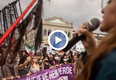 Момичетата сваляха забрадките си и скандираха срещу нравствената полицияНови бунтове