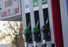 Масовият бензин е поевтинял с 14 стотинки през последните седмициЛек спад в