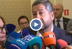 След като не може в една личност да се събере