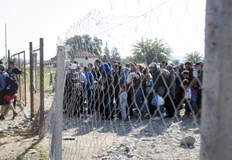 С парите ще бъдат отворени и центрове за прием и