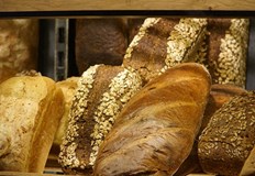 Инфлацията не намалява а цената на един обикновен хляб става