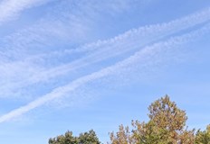 Следи от самолети отново повдигнаха въпросителни около конспиративна теорияБели следи