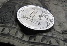 Геополитическите и санкционни рискове нанесоха удар върху руските пазариРуската рубла