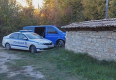 Агресивният мъж е скрил оръжието в гориста местност на около 3