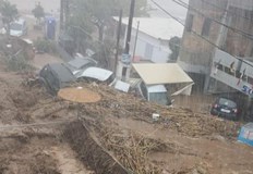 Девет автомобила са били пометени в силните наводненияНаводнение на остров