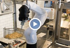 Разработката е на калифорнийска компанияРобот с изкуствен интелект пържи картофи
