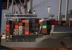 Десетки курсове от Азия до пристанища на САЩ ще бъдат