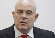 Времето ни изтича като пясъчен часовник и утре ще е