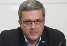 Носещата конструкция на управлението може да бъдат ГЕРБ и Демократична България смята Биков Наша