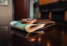 Сега нейният размер е 4608 евроГръцкото министерство на труда съобщи