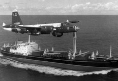 Кубинската криза започва на 14 октомври 1962 годинаТя изправя САЩ