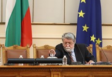 Държавата очевидно трябва да се преоснове нищо друго няма да