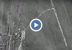 19 километровото съоръжение беше взривено в съботаСателитни кадри показват огромни опашки