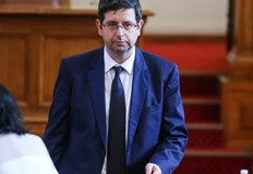 Петър Чобанов е бил Министър на финансите на Република България в периода 2013 – 2014 годинаПетър Чобанов