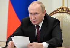 Владимир Путин каза още че светът става многополюсен но някои страни