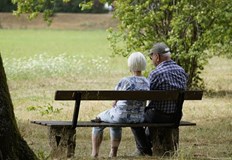 Близо 750 000 българи получават пенсии до 467 лв Едва 962