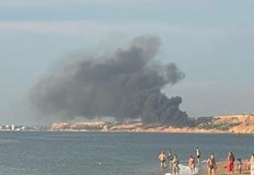 Кримските канали Telegram съобщават за силен пожар и няколко експлозии в