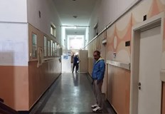 За първия час и половина през секциите са преминали по