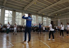 С волейбол на училище има за цел да се повиши