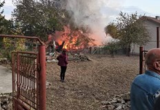 На място има един противопожарен автомобилПожар гори в местността Китка