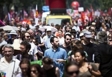 Стачките са засегнали работата на 10 френски ядрени централи Френските синдикати