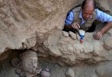 Хипотезите за жертвоприношенията са многоГробовете на 76 деца принесени в