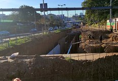 Като причина за забавянето той посочи че почти всички изпълнители