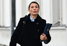 Елисавета Белобрадова разпъва прешлени по време на парламентарен денТова призна депутатката от