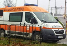 Лекари медицински сестри фелдшери шофьори на линейки и санитари в