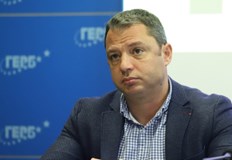 Добрев обясни механизма на законопроекта на ГЕРБ СДС за намаляване цената на