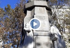 Това е поругаване на паметника допуснато от лошо възпитание и