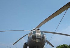 Пет души са загиналиПетима индийски войници загинаха след като вертолетът