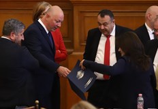 Заседанието бе прекъснато до утре в 10 00 чДепутатите отново не