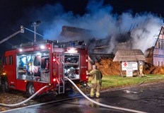 120 пожарникари гасиха пламъците в хотелския комплекс Шефербек Неизвестни подпалиха приют за