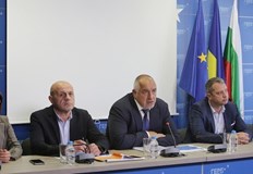 Къмон не губете време  Избирателите ви чакат да ги залеете с рог