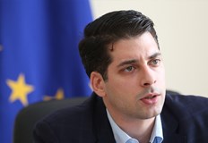 Пеканов поздрави кабинета Петков който е одобрил плана за приемането на еврото