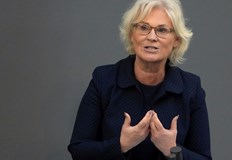 Това е първото ѝ посещение от началото на руската инвазияМинистърката