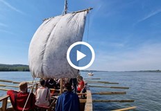 Представители на Общината посрещнаха екипажаРеплика на римски кораб акостира в Русе