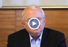 По думите му Държавната агенция за бежанците отказва да поеме