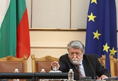 Депутатите ще се съберат отново утре Парламентът прекъсна днешното си тържествено